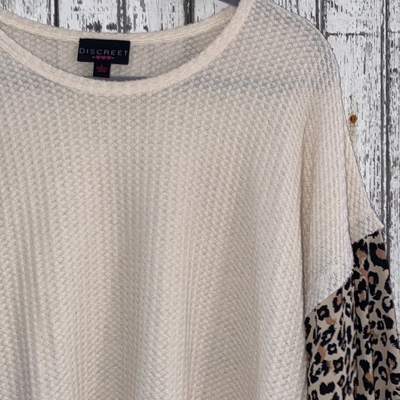 Cream waffle knit with cheetah sleeves top - Picture 3 of 5